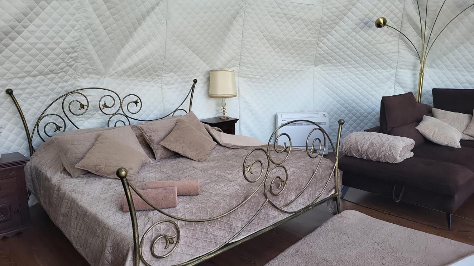 Hotel Glamping Pod Orlem à Cedynia Extérieur photo