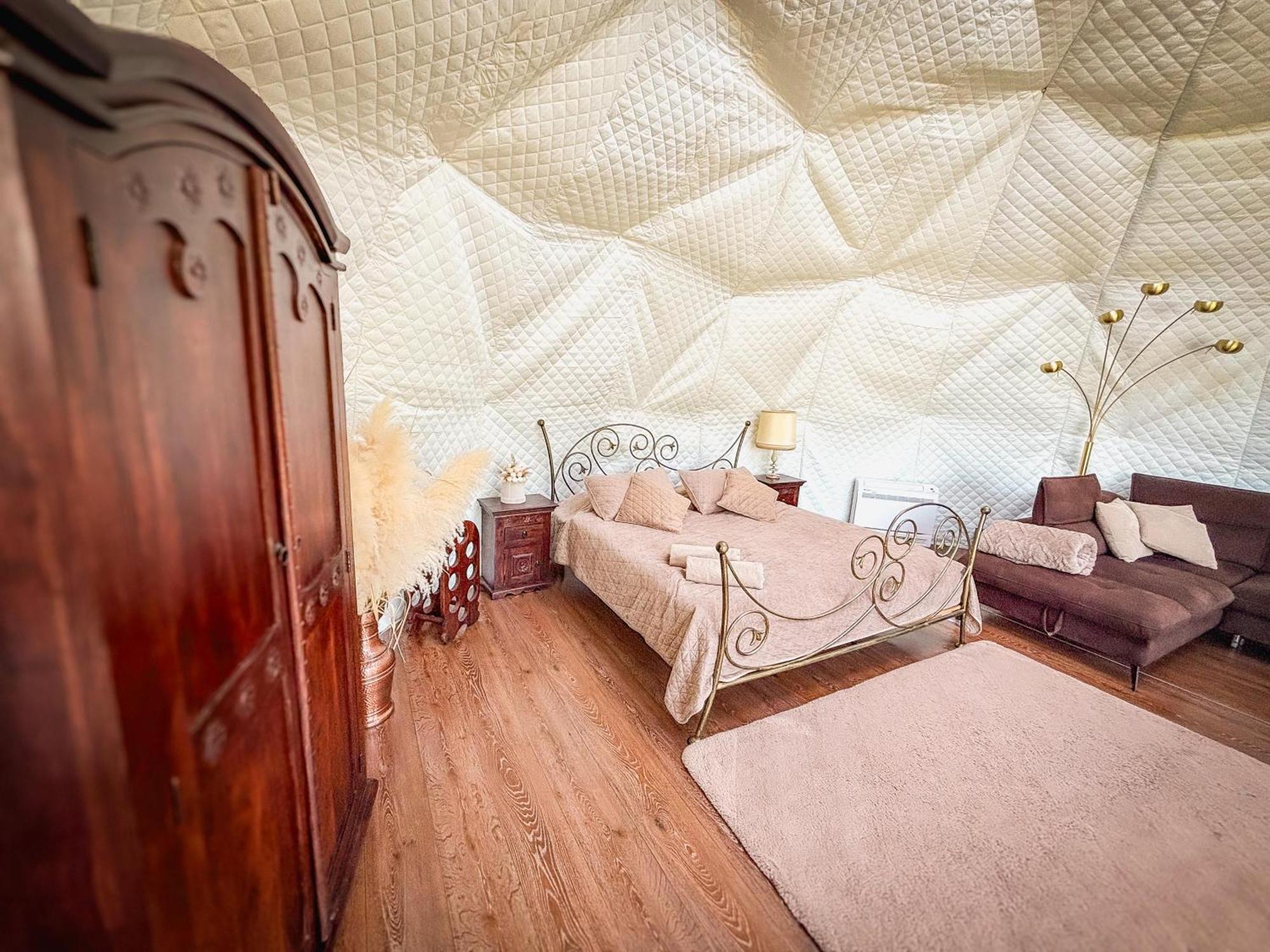Hotel Glamping Pod Orlem à Cedynia Extérieur photo